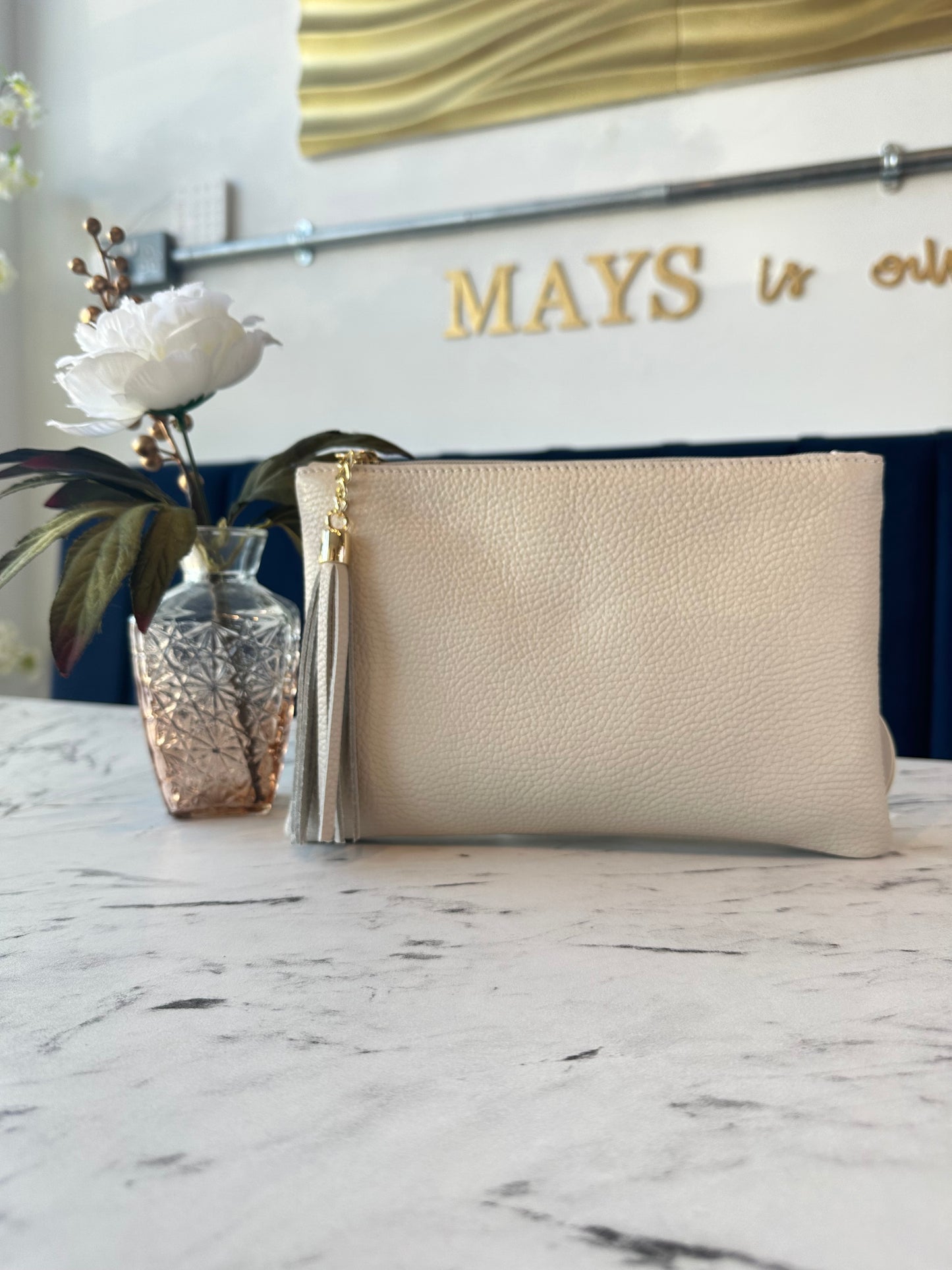 Kitty - Leather clutch/crossbody gold chain - 6 Colours