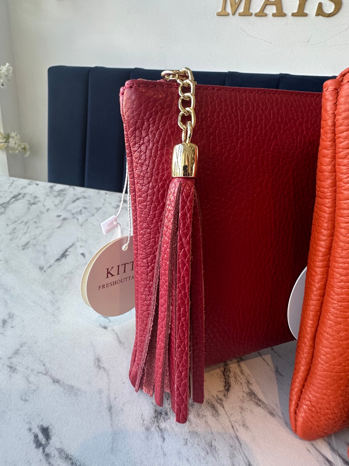 Kitty - Leather clutch/crossbody gold chain - 6 Colours