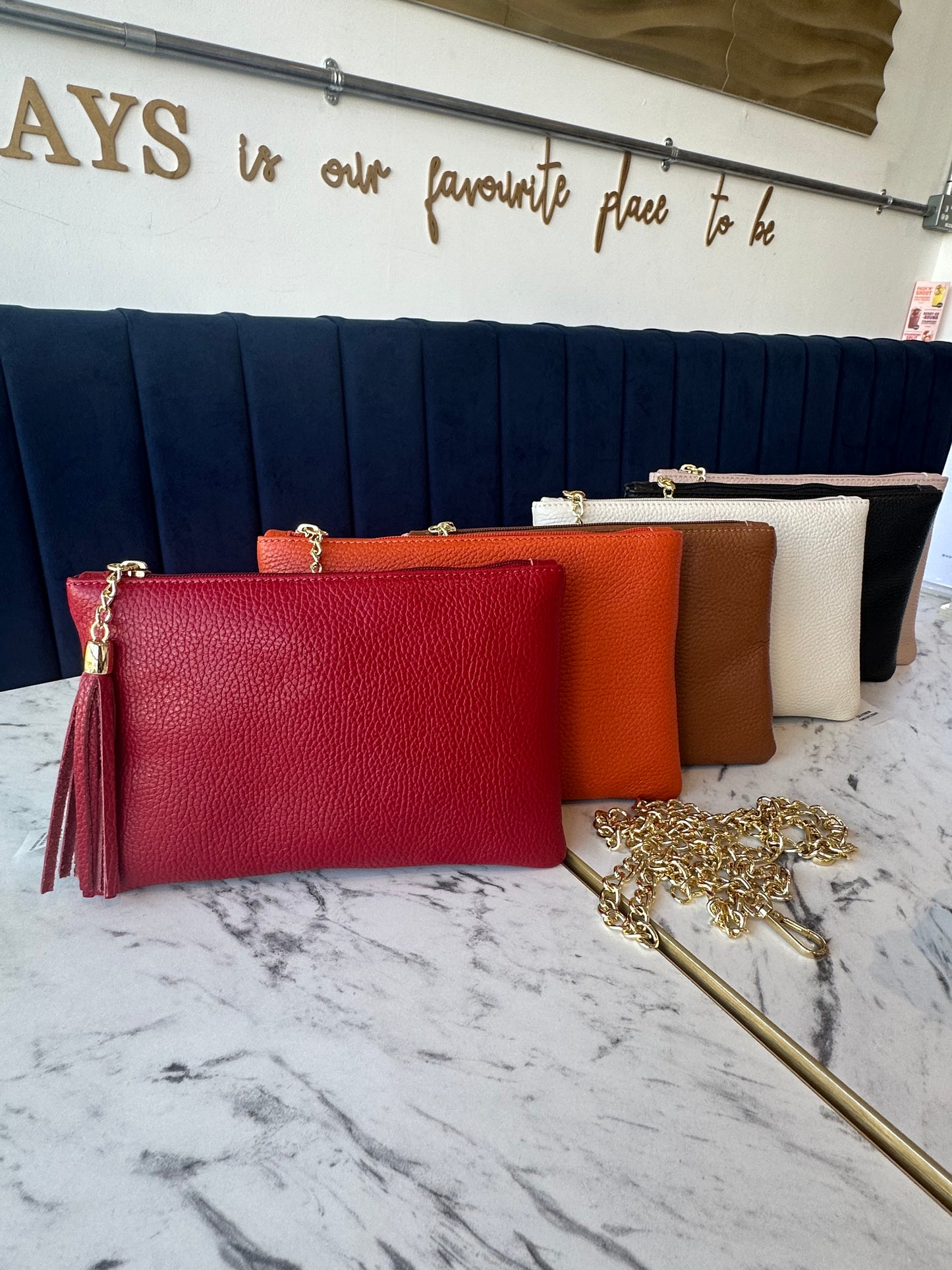 Kitty - Leather clutch/crossbody gold chain - 6 Colours