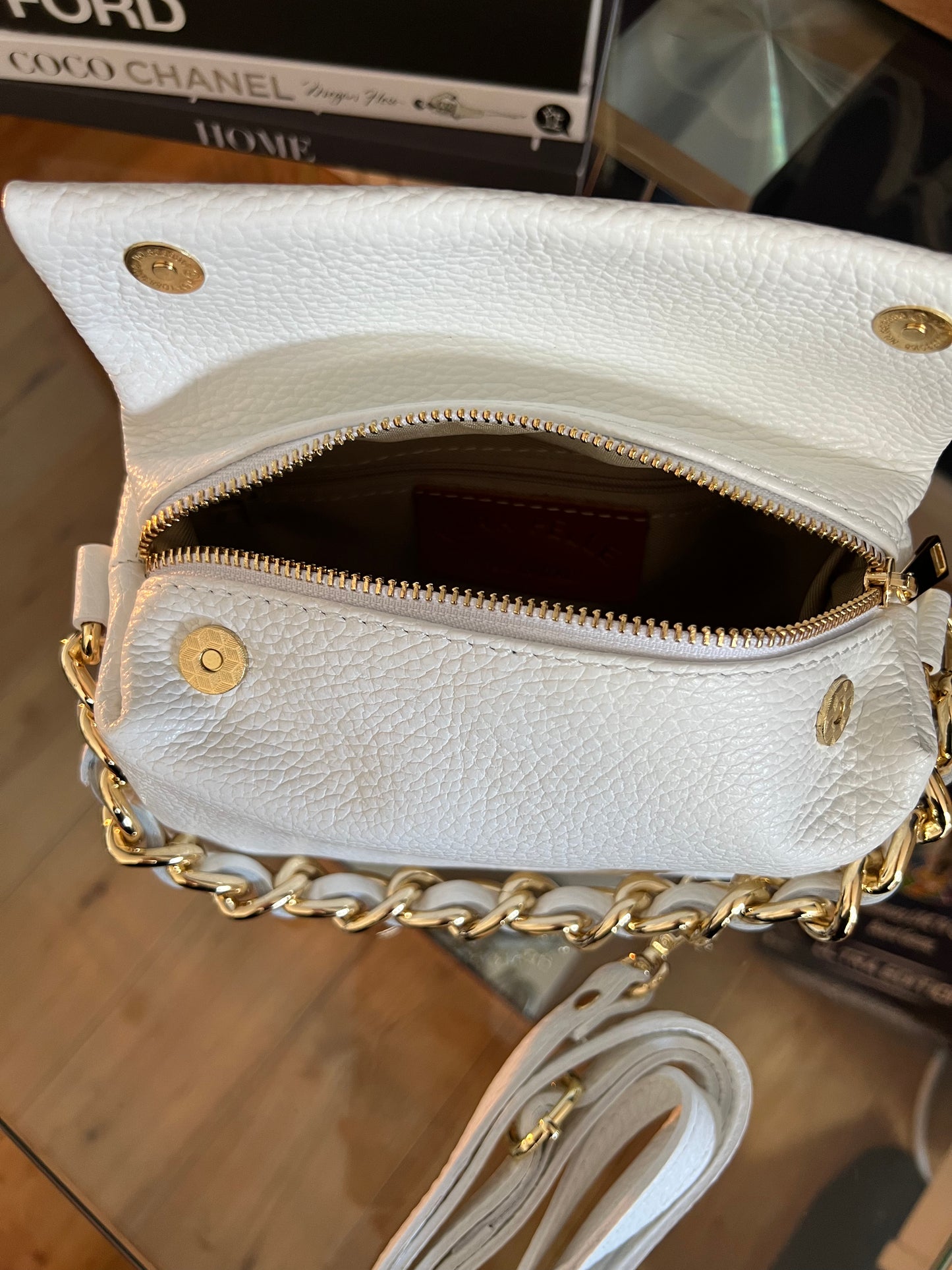 Lois  - Box shaped bag with chain detail